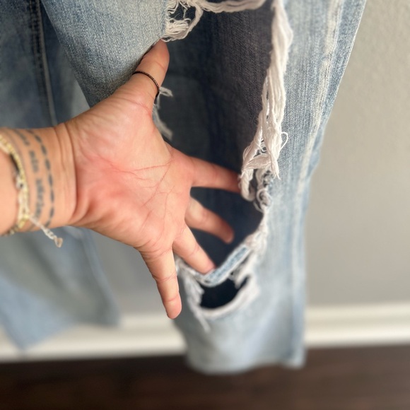 Distressed Light Wash Jeans - Picture 5 of 9